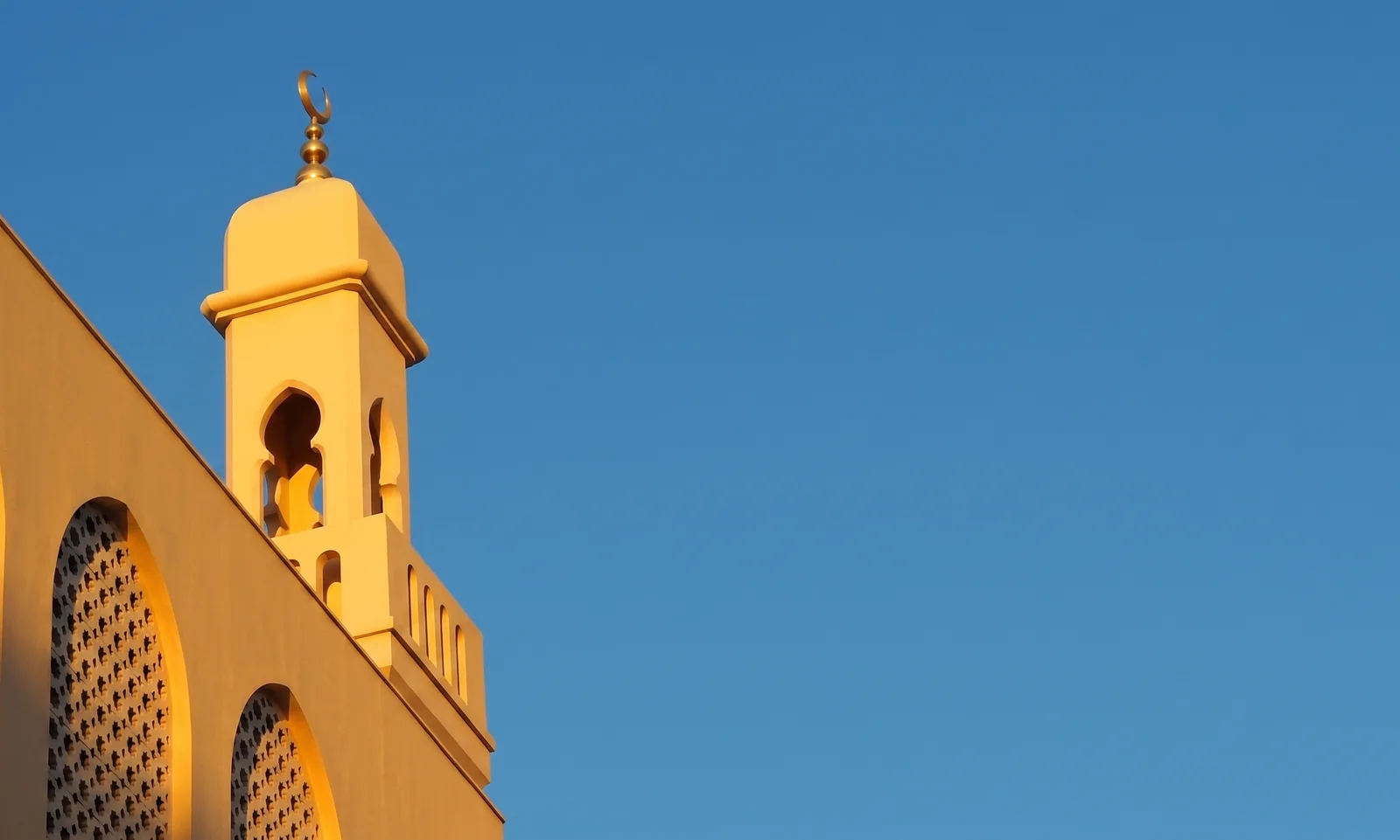 Minarete de la Mezquita Central de Madrid al atardecer